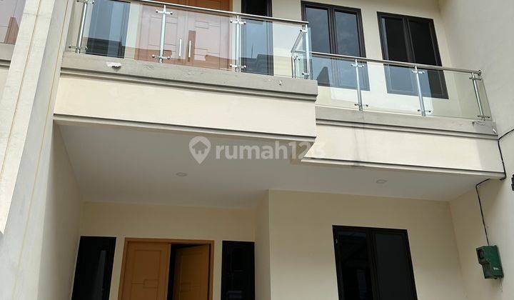 Dijual 2 Unit Rumah Bangunan Baru 3 Lantai, Sudah Renovasi Full di Taman Ratu 2