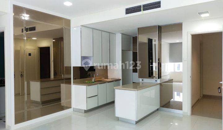 Apartement Regatta 3 BR Seaview Tower London Semi Furnish, Jakut 1