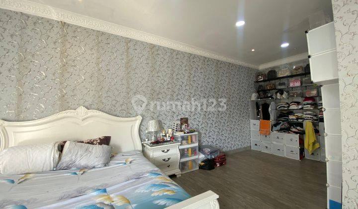 Rumah Hoek Bagus Siap Huni Luas 340m2 Furnished di Pluit Permai, Jakarta Utara 2