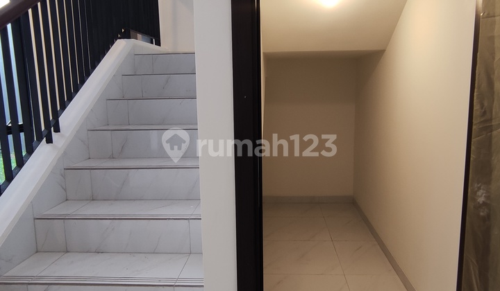 Rumah Modern di Tangerang, Luas Dan Murah, 180 Sqm 11
