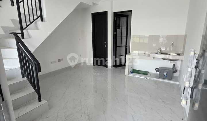 Disewakan - Rumah 2 Lantai Pik2 Cluster Terdepan Ukuran 4.5X10 2