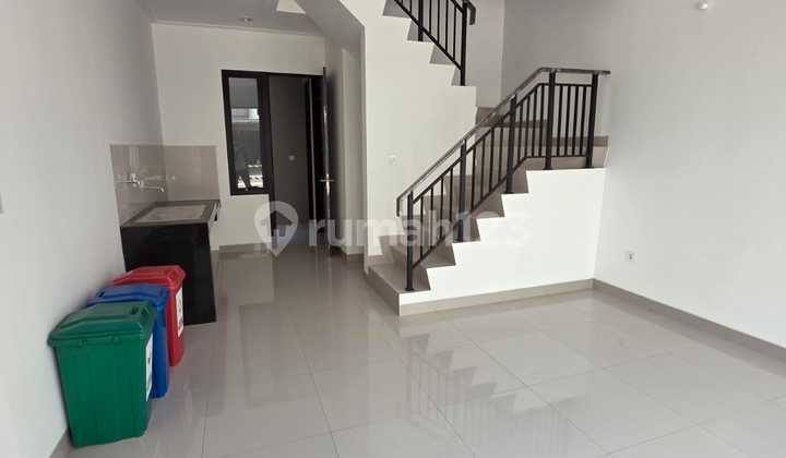 Disewakan - Rumah 2 Lantai Ukuran Cluster Danau Ukuran 4.5X12 2