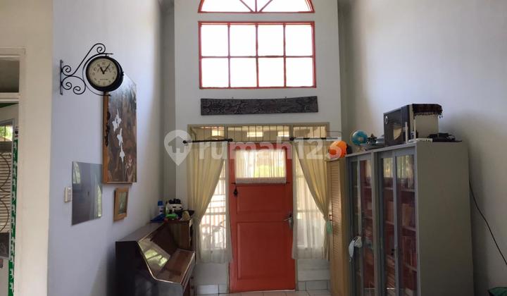 Comfortable Home with Front & Back Yards