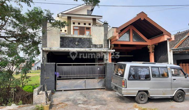 Rumah Lantai 2 di Jalan Forlantas Godean 1
