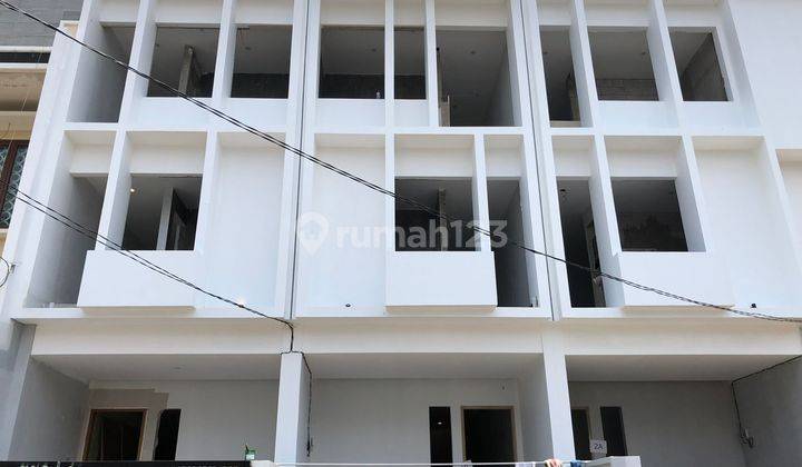 Dijual Rumah Baru 3 Lantai Lokasi Stragegis SHM di Muara Karang 1