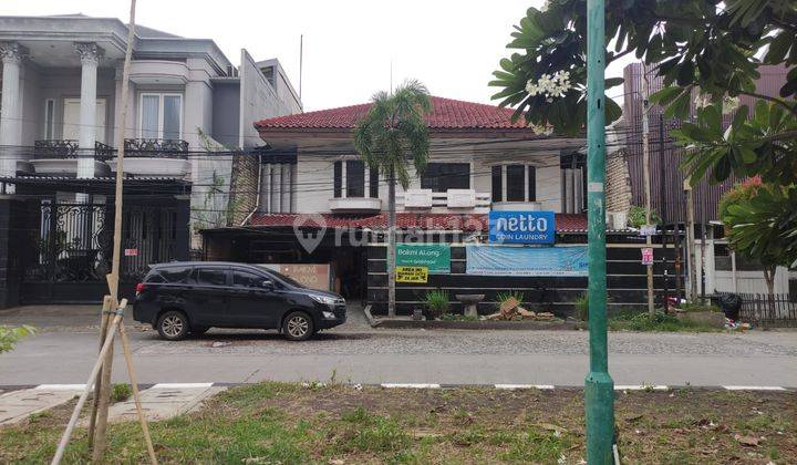 Rumah Tua 2 Lantai Hadap Jalan Raya di Green Garden SHM 1