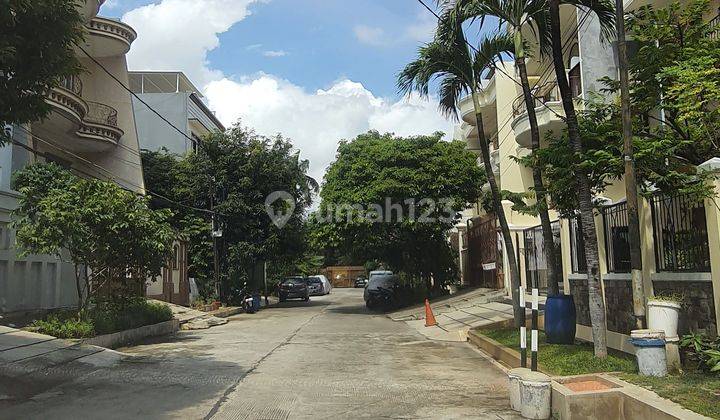 DIJUAL RUMAH RAPIH SIAP HUNI DI PLUIT TIMUR 2