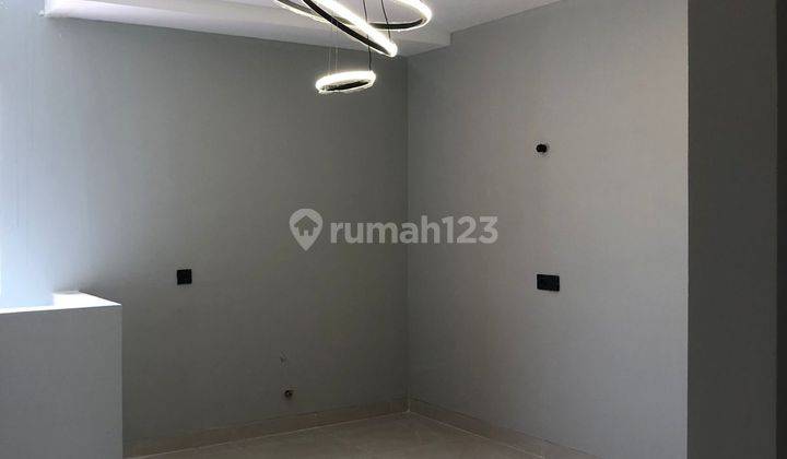 Dijual Rumah Baru 3 Lantai Lokasi Stragegis SHM di Muara Karang 2