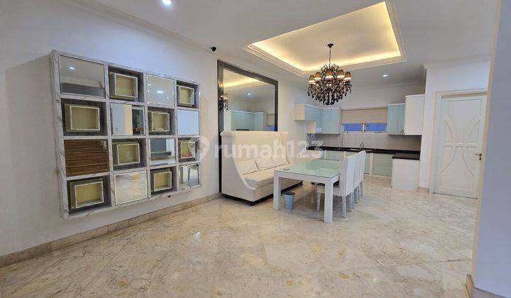 Disewakan Rumah Pik Manyar Permai Semi Furnished 3 Lantai, Jakarta Utara 1