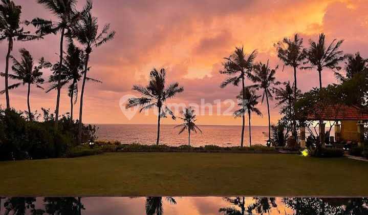 Vila Eksklusif Langka di Depan Pantai dengan Pemandangan Matahari Terbenam Dijual