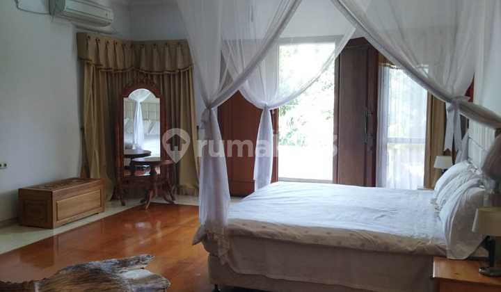 *for Rent Rumah Serasa Villa Lengkap Dengan Furnish Dan Kolam Renang Di Graha Famili Surabaya, Cocok Untuk Para Expat* Rumah Bagus di Perumahan Pulau Golf Graha Famili, Jl. Raya Golf Graha Famili Blok G-H, Pradahkali Kendal, Dukuh Pakis, Kota Surabaya, Ja 2