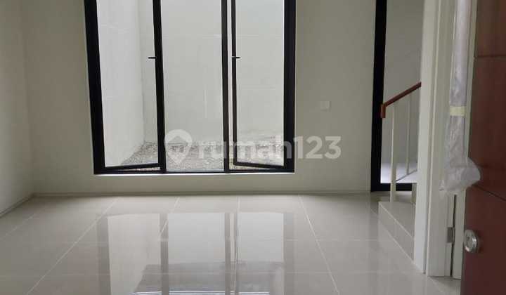 Northwest Lake Citraland House 2 Floors 2+1 Bedrooms 2+1 Bathrooms All Original Building