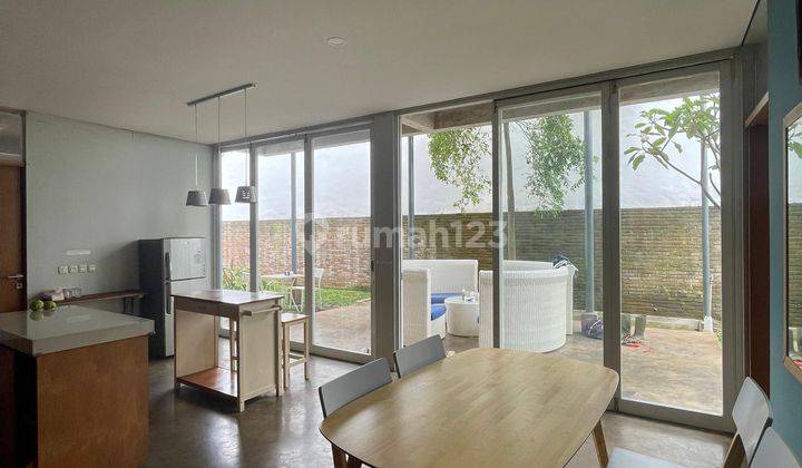 Sewa Rumah Industrial Minimalis Ada Taman di Sariwangi Bandung 2