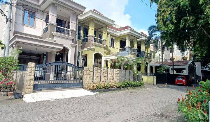 JUAL RUMAH VILLA MEDAN CANTIK DAN MEWAH DI DAERAH PUTRI HIJAU INTI KOTA MEDAN ( NR ) 1