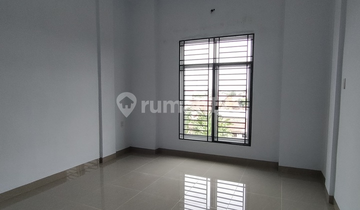 Rumah 2.5 Lantai di Jalan Surya Daerah Krakatau 7