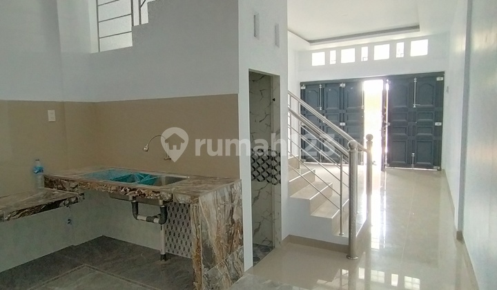 Rumah 2.5 Lantai di Jalan Surya Daerah Krakatau 9