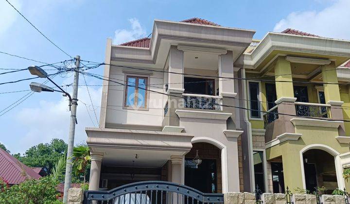 JUAL RUMAH VILLA MEDAN CANTIK DAN MEWAH DI DAERAH PUTRI HIJAU INTI KOTA MEDAN ( NR ) 2