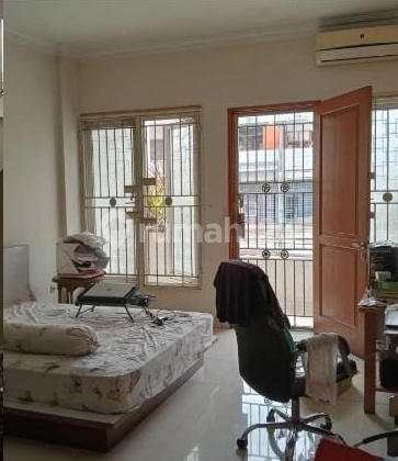 For Sale 3-Story House 138m Spacious Tambora West Jakarta (land title) 2