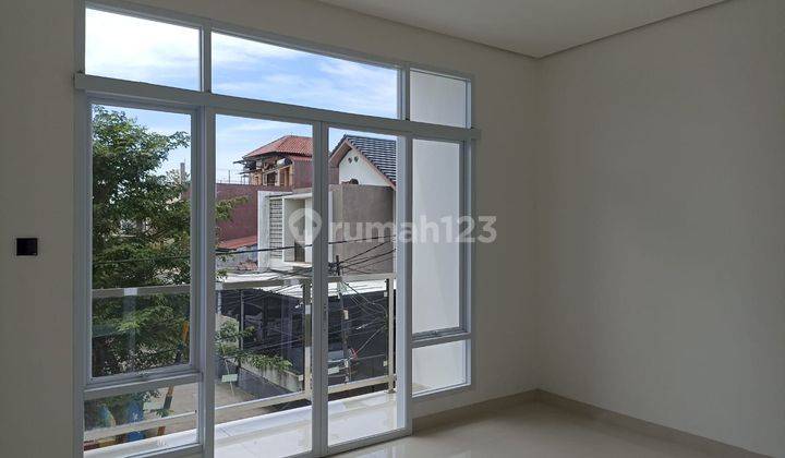 DIJUAL CEPAT RUMAH MODERN MINIMALIS KELAPA GADING (Gkg004) 1