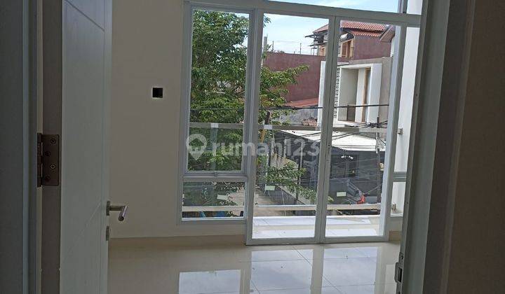 DIJUAL CEPAT RUMAH MODERN MINIMALIS KELAPA GADING (Gkg004) 2