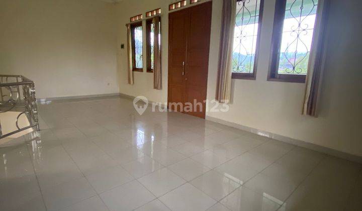 Villa Super Luas Bagus Furnished SHM di Villa Cisarua, Bandung 15