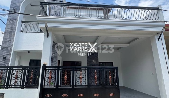 Dijual Rumah Sultan Hook Design American Classic di Sengkaling