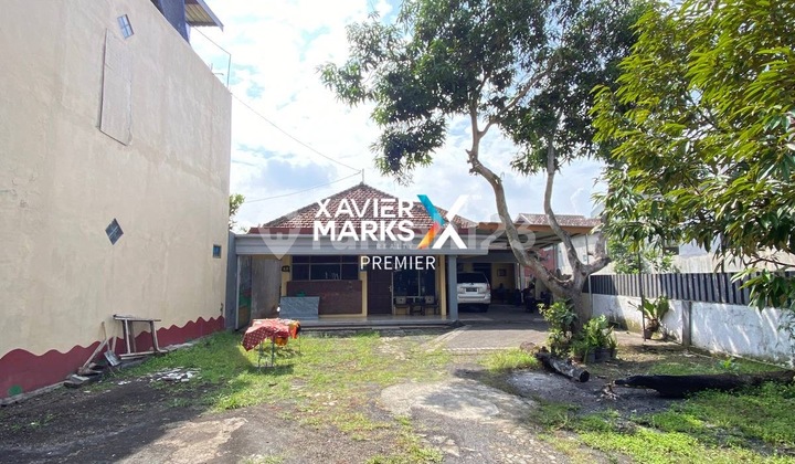 Dijual Rumah Bangunan Classic dengan Sisa Lahan yang Luas di Sulfat 2