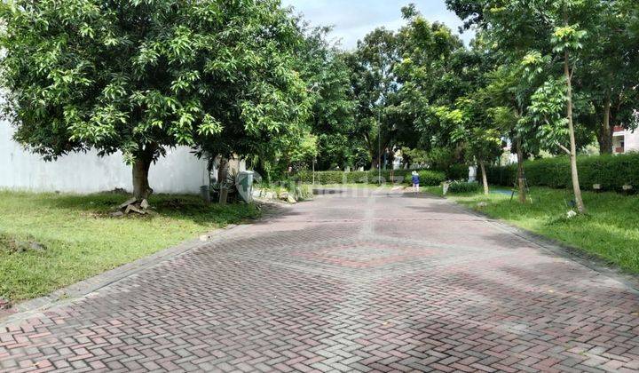 Di  Tanah Graha Family