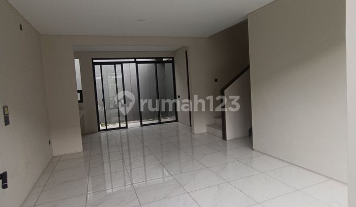 For sale, like-new, ready-to-occupy house in Tatar Punawangi, Kota Baru Parahyangan.