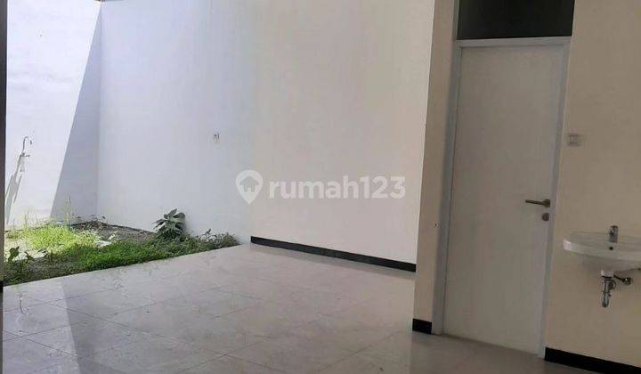 Dijual Cepat Rumah Dengan Design Minimalis Dan Seperti Baru di Taman Holis Bandung  2