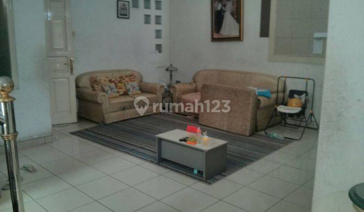 Rumah Semi Furnish Luas untuk keluarga Besar di Taman Holis Indah 1