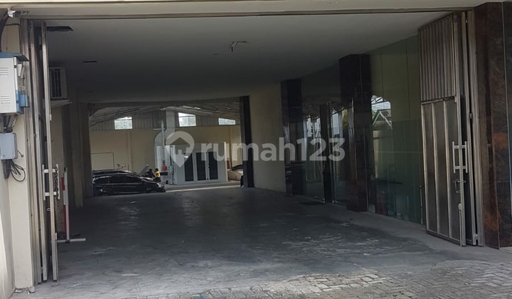 Gedung kantor serbaguna di jombang raya bintaro 5
