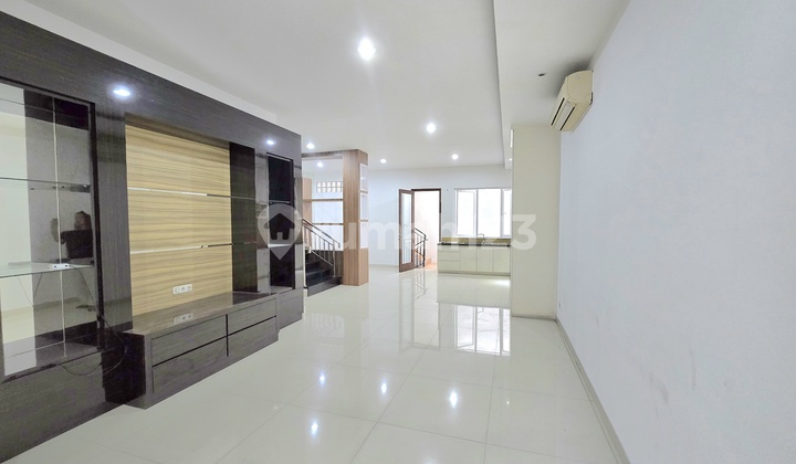 Disewakan Rumah Di Manyar Permai Pik