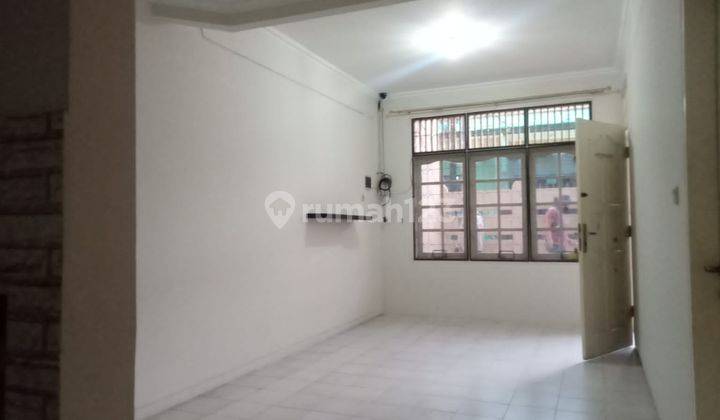 Rumah Bagus 2,5 Lantai 6x15 M2 Bebas Banjir Duri Kepa Jakbar  2