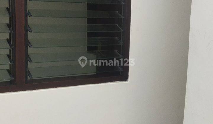 Rumah 2 Lantai 162 250 M2 Lingkungan Aman Nyaman di Intercon  8