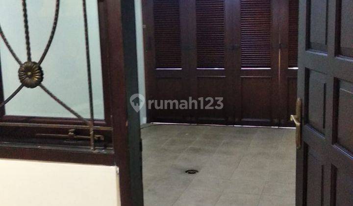 Rumah 2 Lantai 162 250 M2 Lingkungan Aman Nyaman di Intercon  12