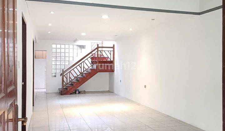 1069 Rumah 1.5 lantai 7x21 m2 jalan 2 mbl bisa usaha tertentu taman ratu 2