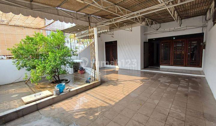 1069 Rumah 1.5 lantai 7x21 m2 jalan 2 mbl bisa usaha tertentu taman ratu 1