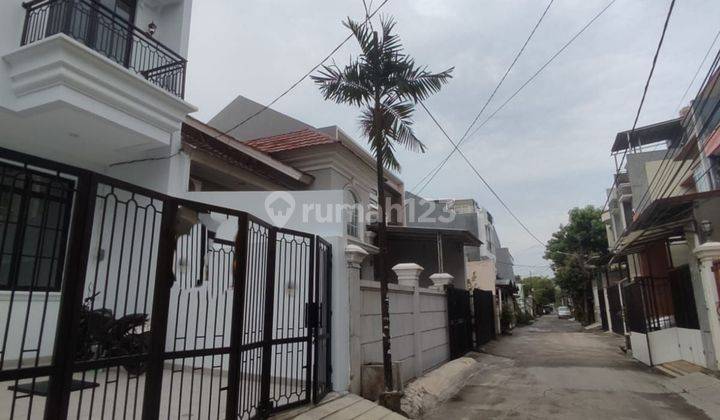 J1487-%4d1 Rumah baru 3 lantai 5x18 m2 hadap selatan jln 2 mbl Taman Ratu 2