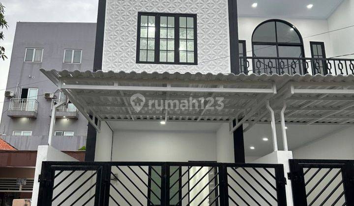 J1558-M1C Rumah baru 3 lantai 4x14 m2 jln 2 mbl hadap Utara Tanjung Duren 1