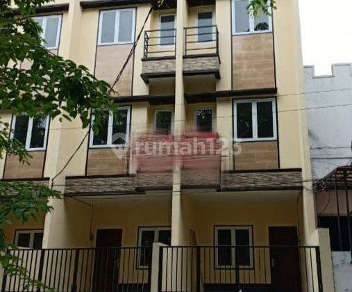 S1594-CBL5 Rumah baru  3 lantai 3,5 X13 M3  Hadap Utara jln. 2 mbl taman ratu 1