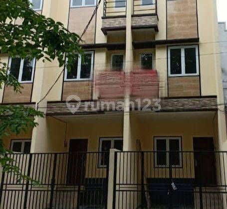 J1603-CBL5 Rumah baru 3 lantai 3.5x13 m2 jln 2 mbl bisa usaha jln utama taman ratu 2