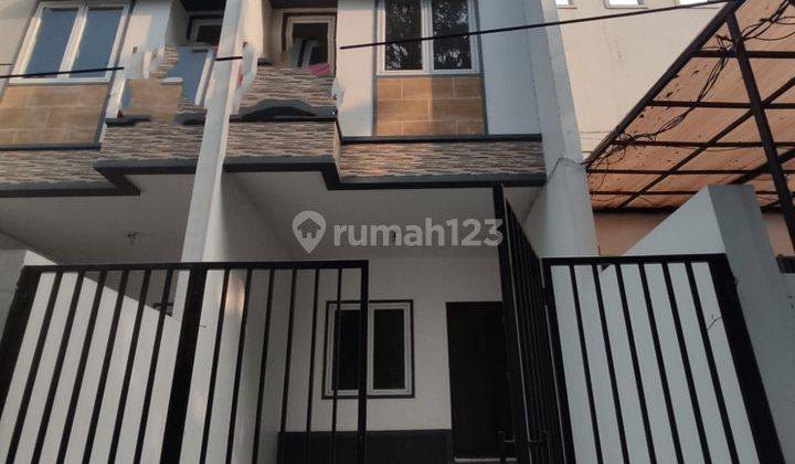 J1603-CBL5 Rumah baru 3 lantai 3.5x13 m2 jln 2 mbl bisa usaha jln utama taman ratu 1