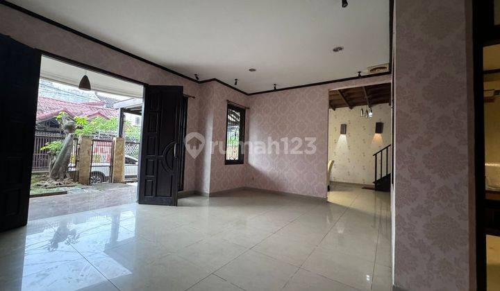 J1722-Cb35+ Rumah 2 Lantai 14x14,& M2 Jalan 2 Mobil Hadap Timur Cipulir Estate 1