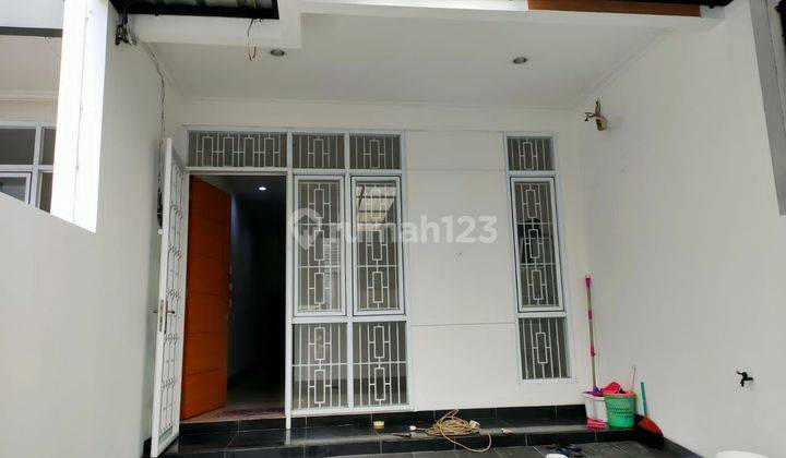 S1703-Cbl5 Rumah 3 Lantai Uk. 4,5x14,5 M2 Jalan 2 Mobil Ramai Hadap Utara Duri Kepa 2