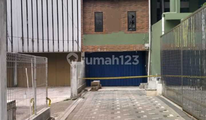 J2120-#3%4 Ruko 2.5 Lantai 4,1x25/4,1x15 M2 Jalan Depan Dilalui Busway Lokasi Ramai Dekat Green Gsrden