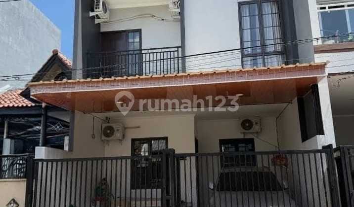 S2238-Z4l1 2-Story House Land/Building Area 72/102 M2 Furnished South Facing in Regency Melati Mas S2238-Z4l1 2-Story House Land/Building Area 72/102 M2 Furnished South Facing in Regency Melati Mas