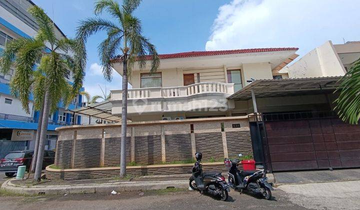 J1668 Rumah Bagus 2 Lantai Intercon Posisi Hoek  1