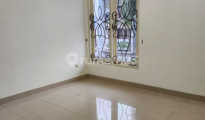 S2068-cb35+ 2-Story House 199/213 M2 North Facing Corner Lot 2-Car Road In Puri Indah 2