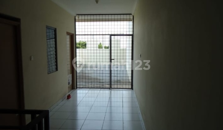 S2127-€1=2+ 3 3/4 Floor Shop House 5x27/295 M2 Good Location on Jalan Pos Pengumben Raya Near Permata Hijau 2